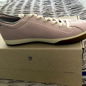 Rothys Lilac lace up sneaker Size 9